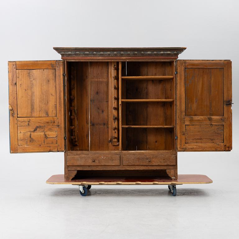 Skåp, allmoge, daterat 1818.