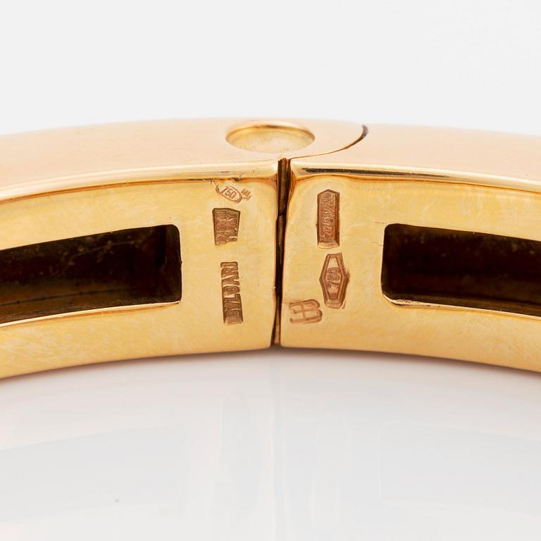 An 18K gold Bulgari bangle.