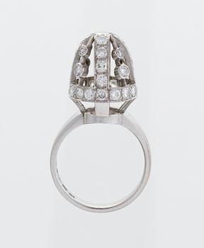 A Sigurd Persson 18 k white gold and brilliant cut diamonds ring by Furnia, Stockholm 1960.