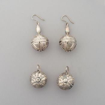 KAULAKORU ja KORVAKORUT, 2 PARI, "Halikon Kääty", hopeaa, Kalevala Koru.