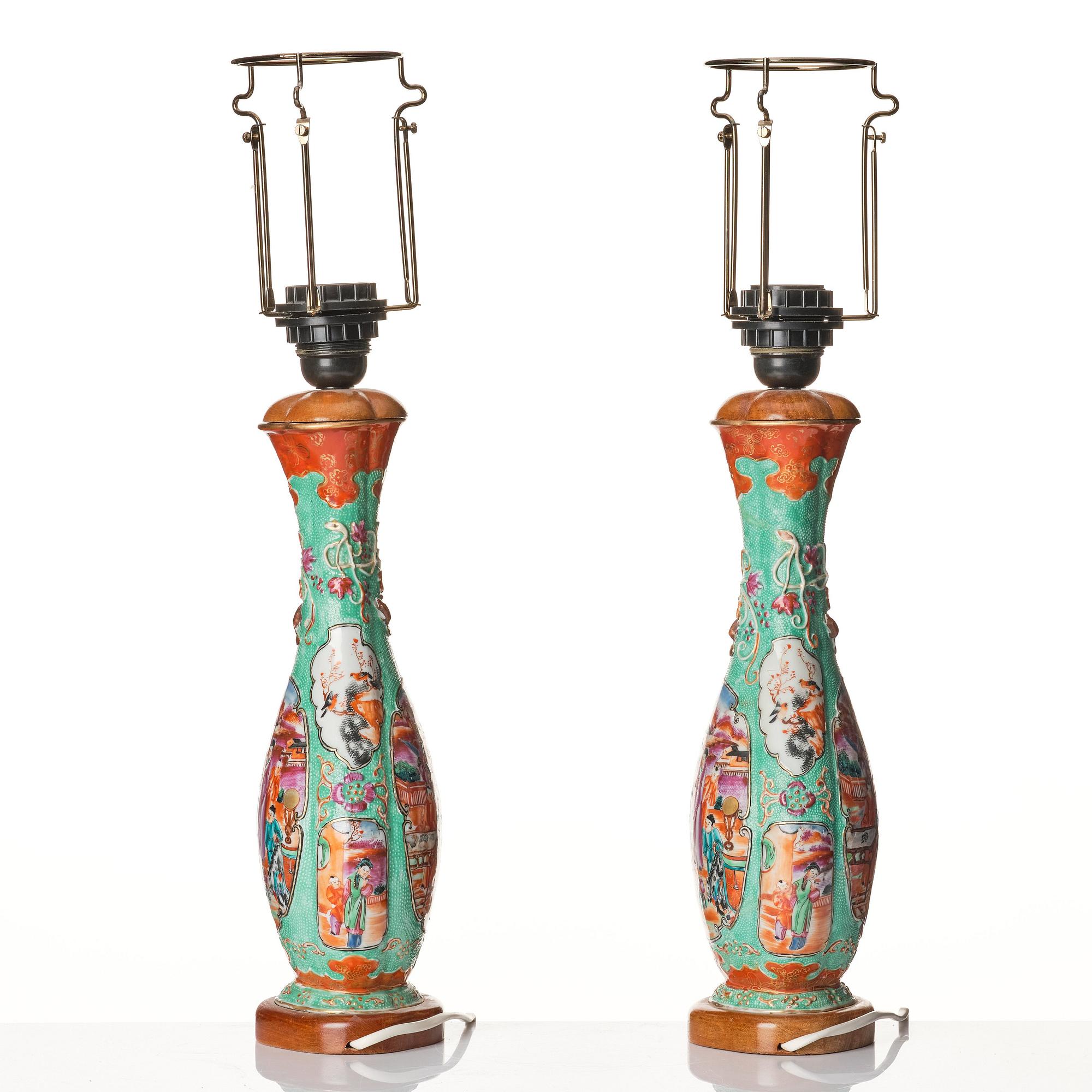 A pair of Chinese porcelain vases made in to lamps, Qing dynasty, circa 1800.
