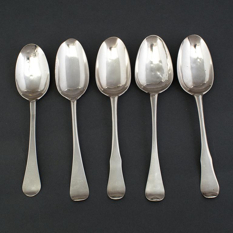 A set of five spoons, 18th centurty.