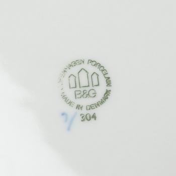 29 pieces of porcelain tableware from Bing & Gröndahl, model "Empire", second half of the 20th century.