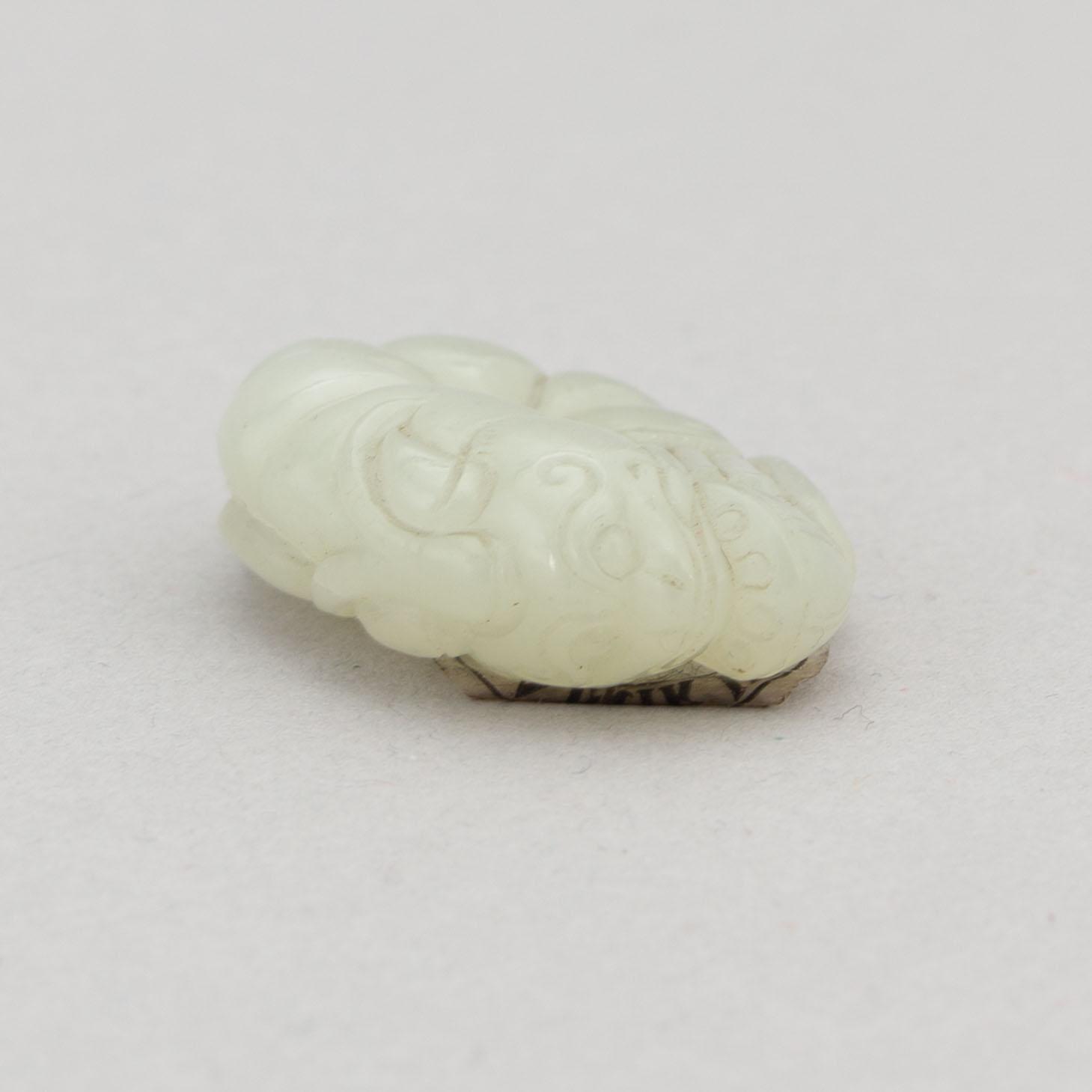 A Chinese nephrite figure in the shape of a shrimp, presumably around the year 1900.
