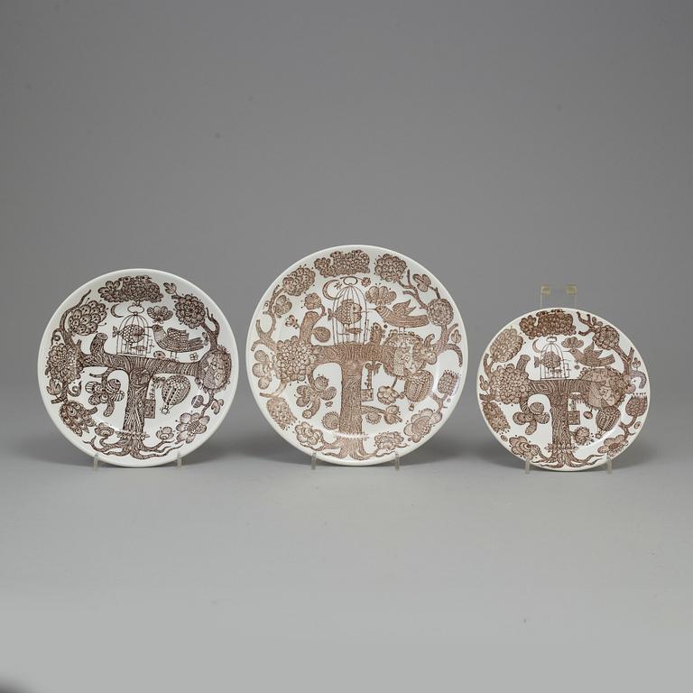 18 "Eros" dishes by Stig Lindberg for Gustavsberg.