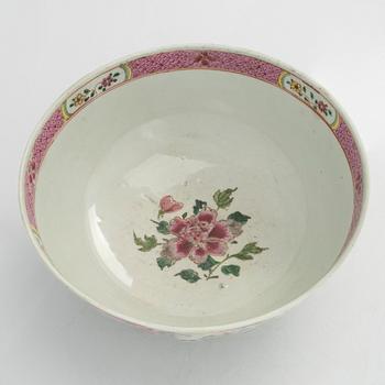 A 18th century Qing dynasty bowl, China.