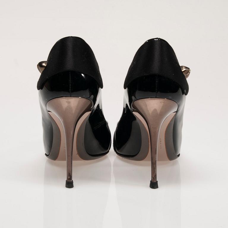 SKOR, Salvatore Ferragamo.