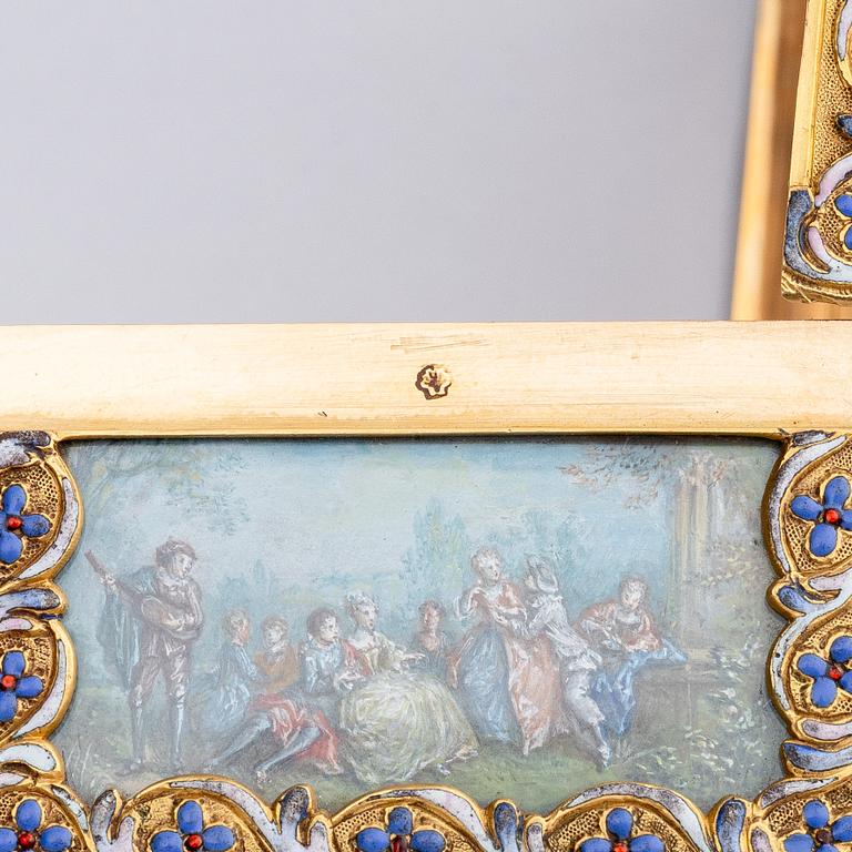 A gold and enamel cagework boîte à miniatures, Louis XV style, late 19th century.