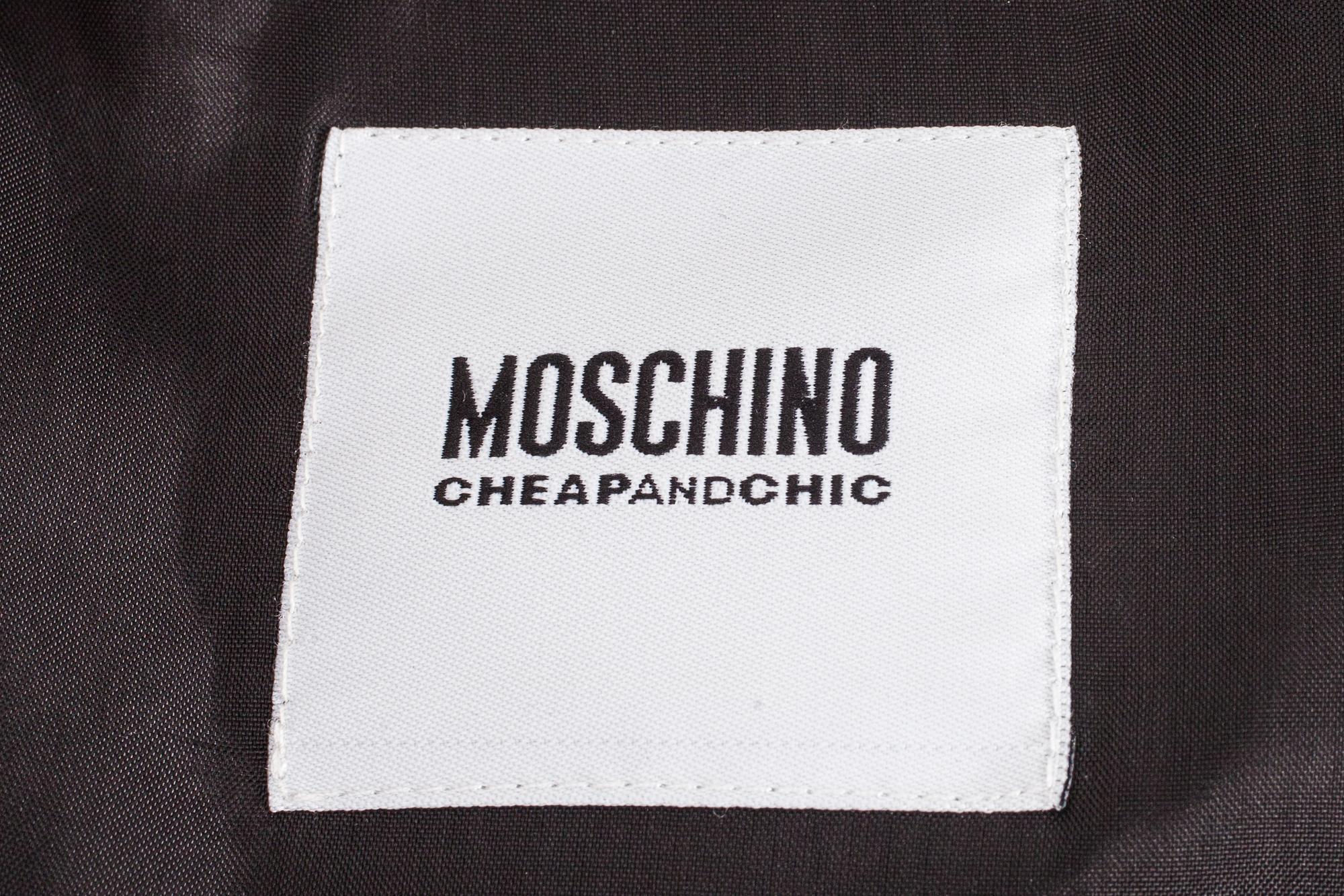 JACKA, Moschino.