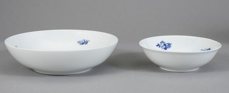 MATSERVIS, porslin, 38 delar, "Blå blomst", Royal Copenhagen.