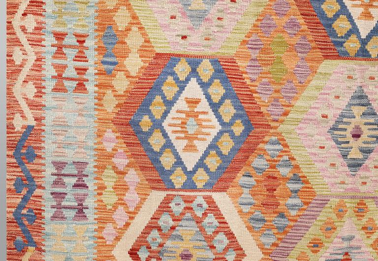 A Kilim rug, approx. 299 x 205 cm.