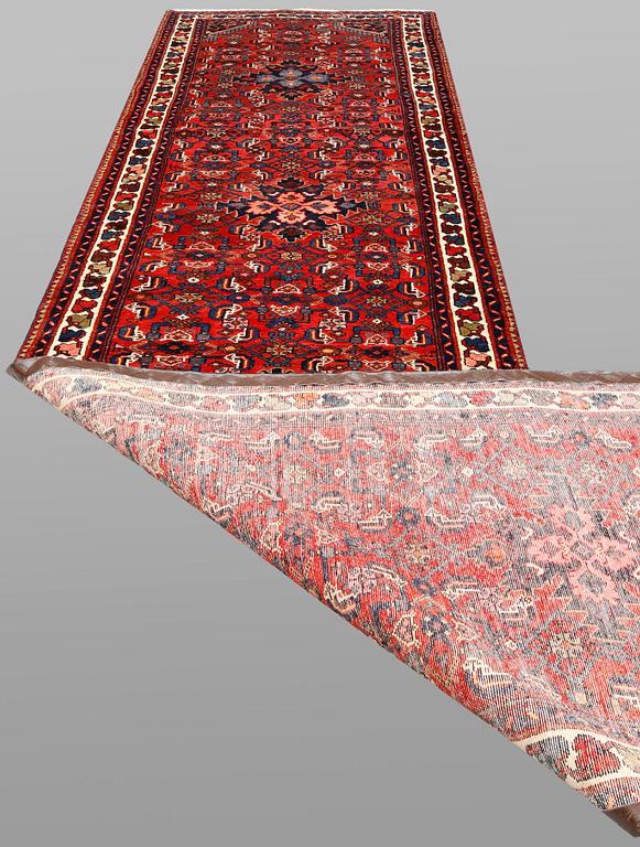 Gallerimatta, Hamadan, ca 526 x 104 cm.
