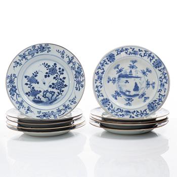A set of 10 blue and white dinner plates, Qing dynasty, 18th century.