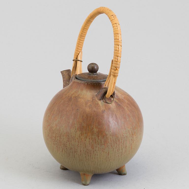 A Gunnar Nylund stoneware teapot, Rörstrand 1950´s.