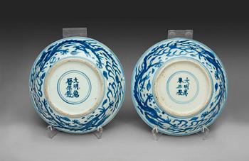 A pair of blue and white dragon dishes, Ming dynasty, with Wanli six character mark and period (1572–1620).