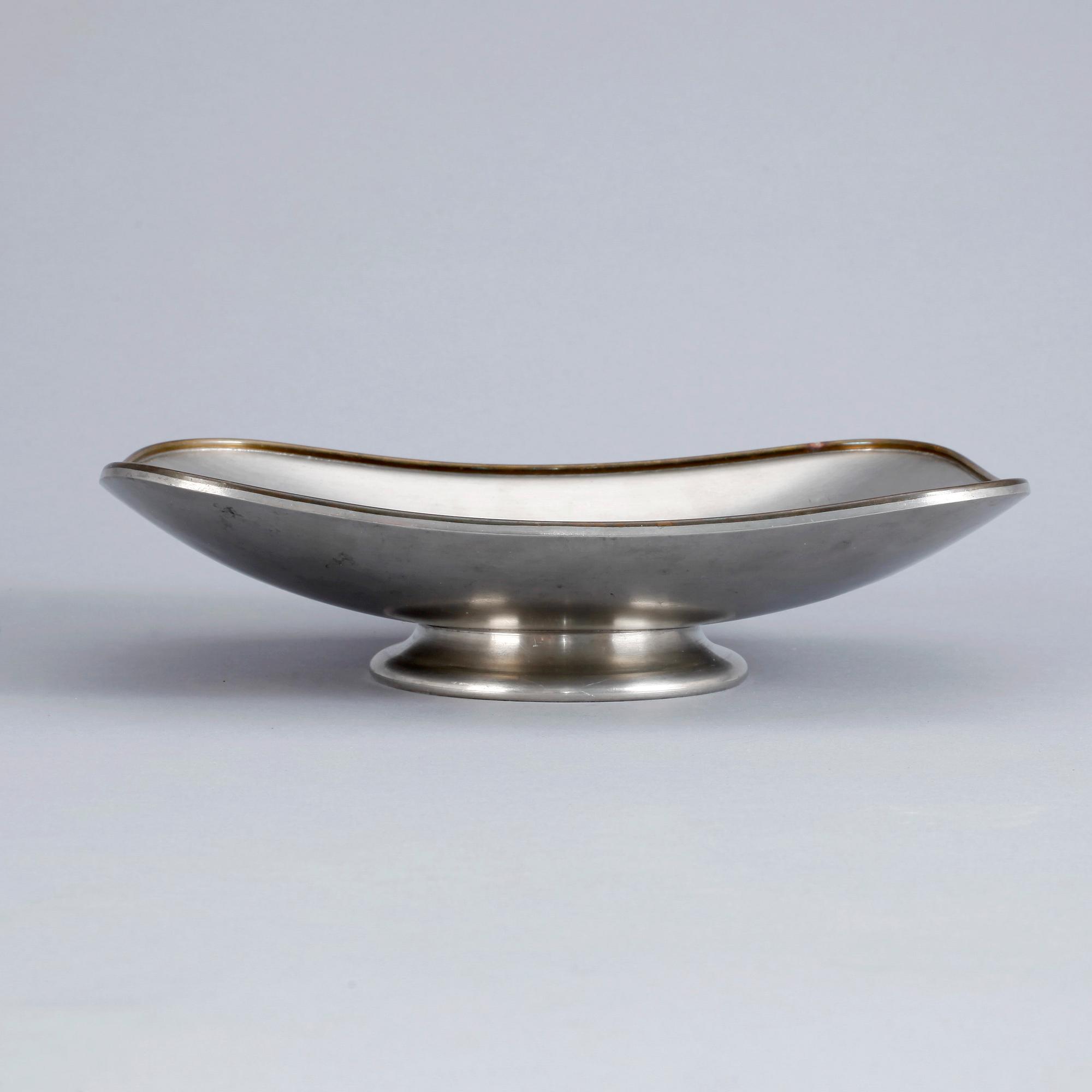 SKÅLFAT, tenn. Firma Svenskt Tenn. 1900-talets första hälft.