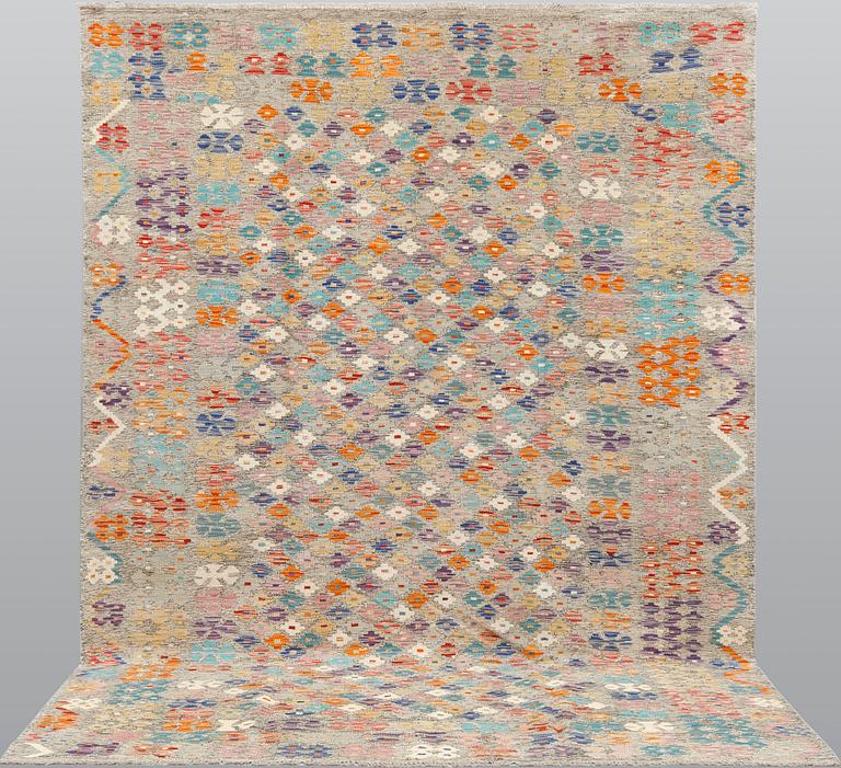 A kilim carpet, ca 290 x 206 cm.