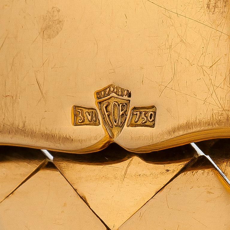 An 18K gold cuff bracelet, Italy.
