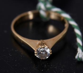 RING, 18 K guld med diamant 0.32 ct.