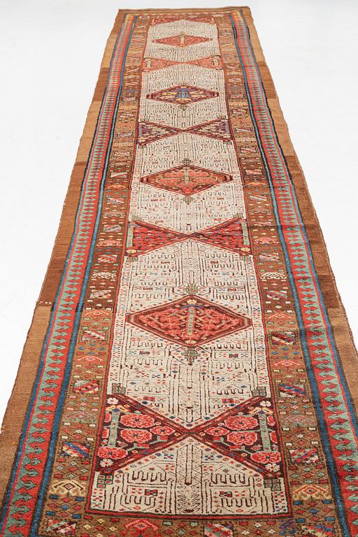 Gallerimatta, Sarab, antik, ca 545 x 108 cm.