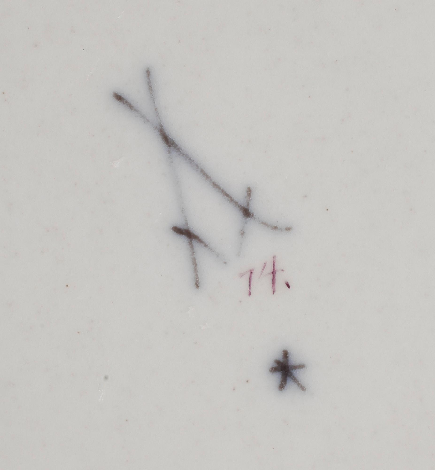 PARTI KOPPAR MED FAT 23 st SAMT BRICKA, porslin, bla Berlin och Meissen, 1800-1900-tal.