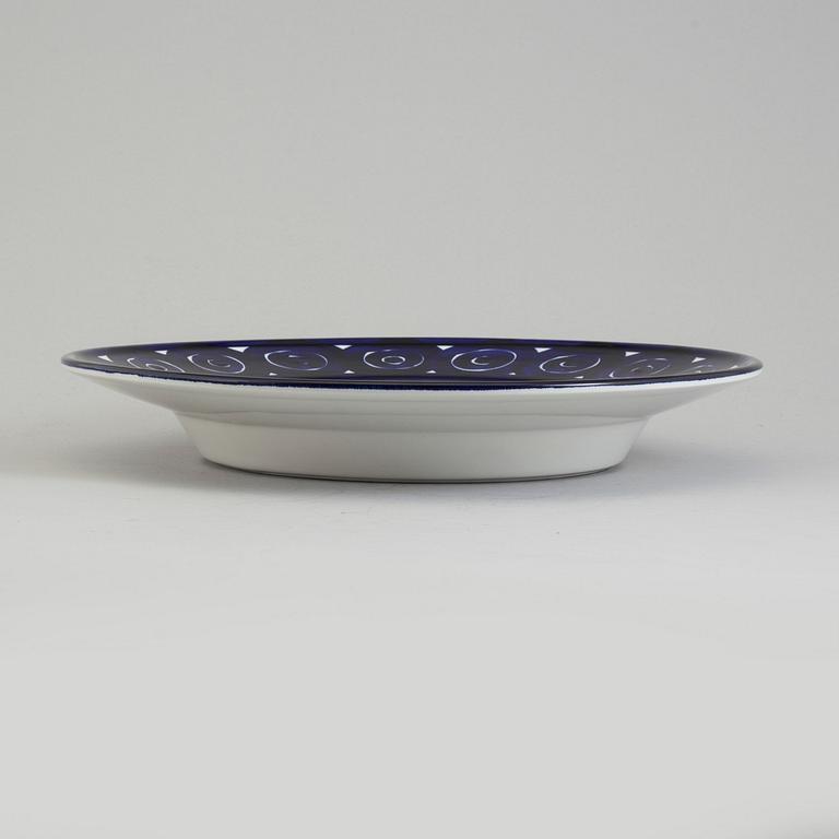 ULLA PROCOPÉ, charger, porcelain, 'Valencia, Arabia, Finland, second half of the 20th century.