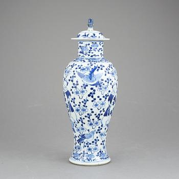 LOCKURNA, porslin, Kina. Modern tillverkning.
