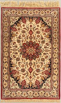 An Isfahan carpet semiantique paret silk on silk signed Seirafian ca 162 x 107 cm.