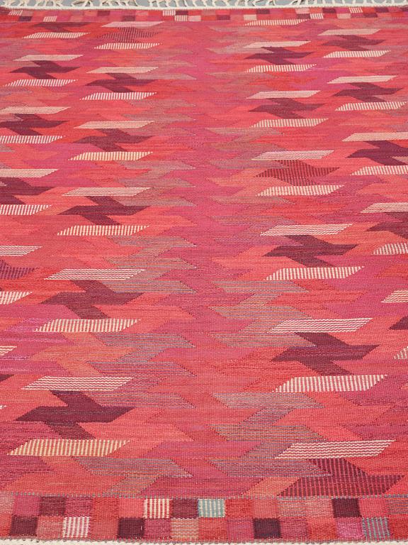Barbro Nilsson, Matto, "Rödarp", flat weave, ca 298-299 x 185-188 cm, signed AB MMF BN.