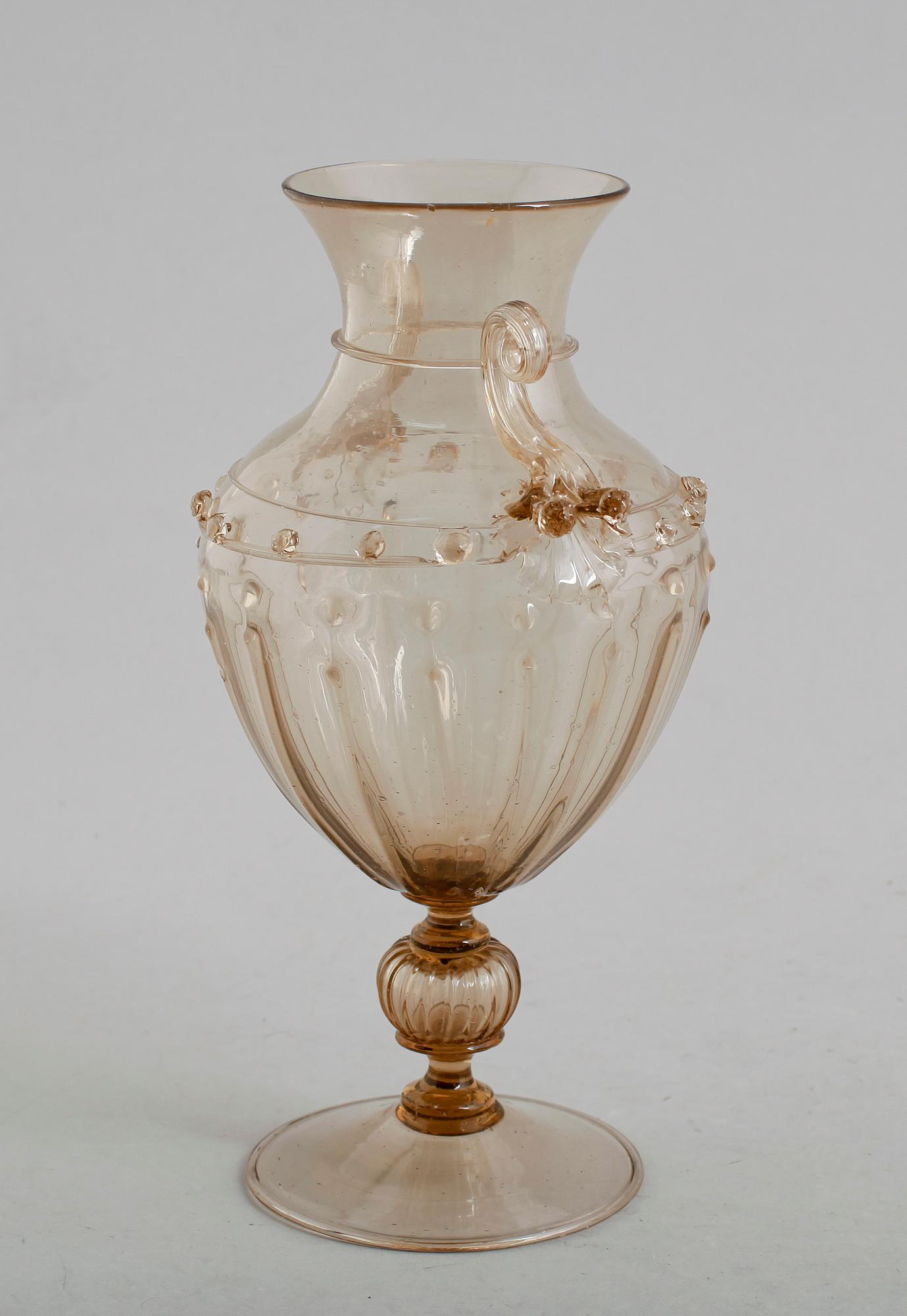 VAS, glas, sannolikt Murano, Italien, 1900-talets första hälft.