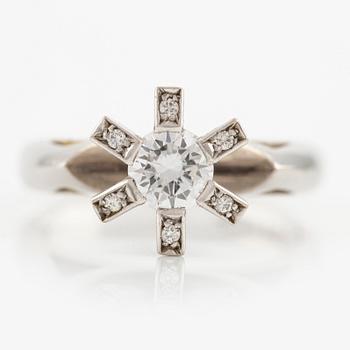 Ring in 18K white gold with round brilliant-cut diamonds.