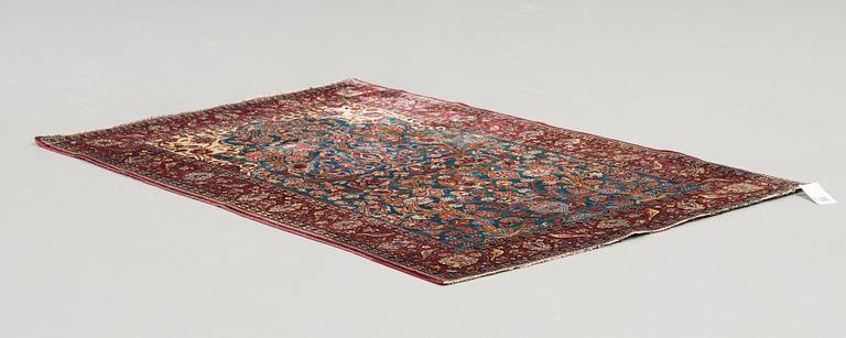 SEMI-ANTIQUE SILK KASHAN. 156,5 x 103,5 cm.