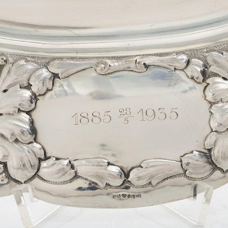 Presenterfat, silver, barockstil, Silvervarufabriken J Grönroos, Kristianstad 1935.