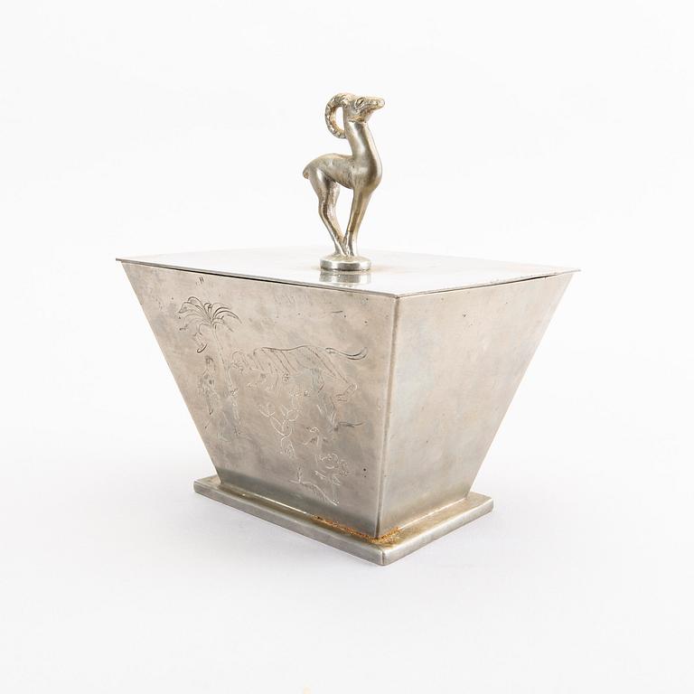 A Harald Nilsson 1930 pewter box with lid.