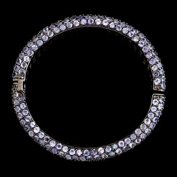 ARMBAND, rodinerat sterlingsilver, tanzaniter. Vikt ca 85 g.