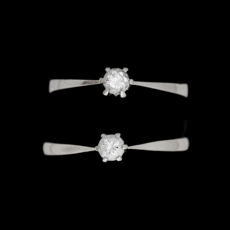 RINGAR, 2 st, 18k vitguld med briljantslipa diamant, respektive ca 0,15 ct. Total vikt 3,6g.