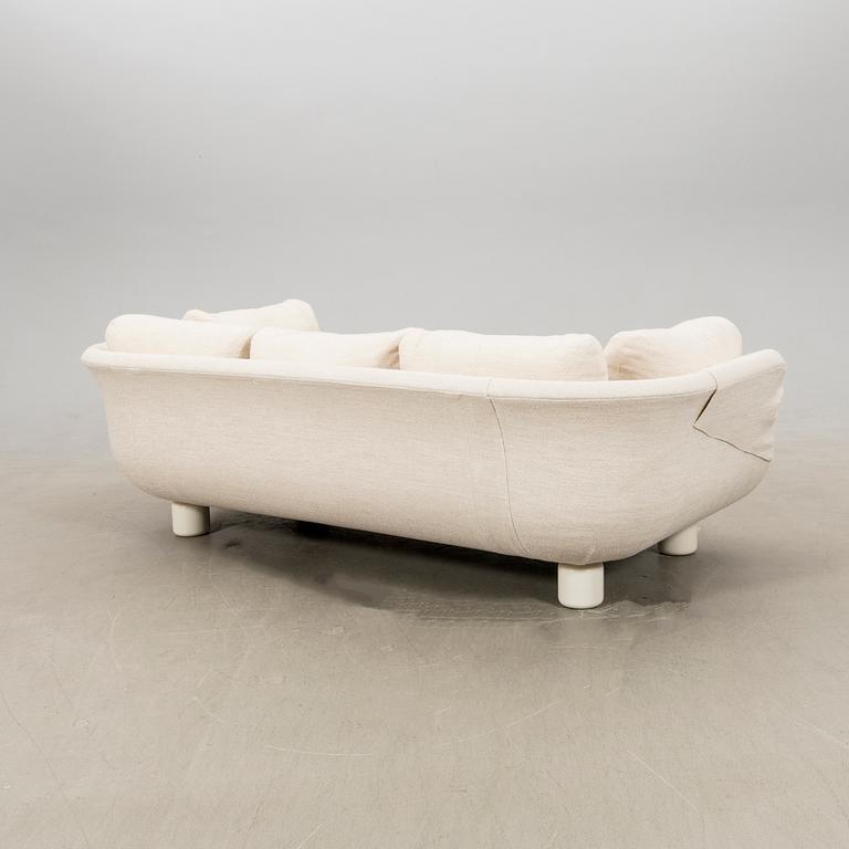 TAF, sofa, "Famna", for the Swedish company Svenskt Tenn, 2020s.