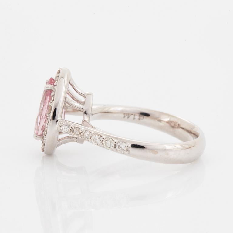 An 18K gold ring set with a faceted morganite.