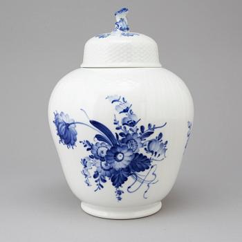 A ROYAL COPENHAGEN PORCELAIN JAR AND COVER.