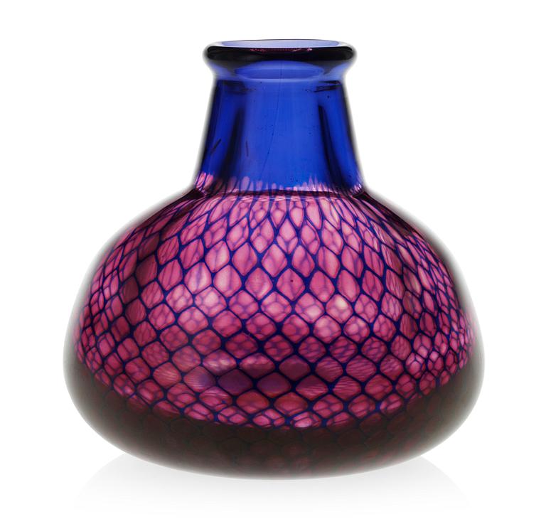 A Sven Palmqvist Kraka glass vase, Orrefors 1972.