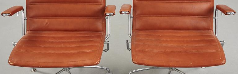 JENS AMUNDSEN, ett par fåtöljer och bord, "SAS Chair Series",  Fritz Hansen, Danmark 1979.