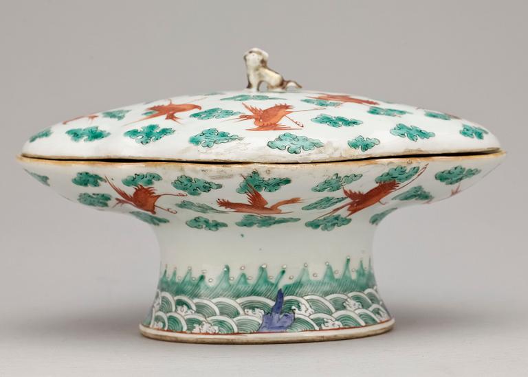 SKÅLFAT MED LOCK, porslin, Kina, 1800-tal.