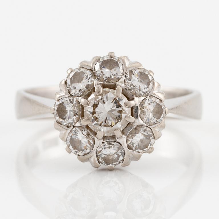 Ring 18K vitguld med runda briljantslipade diamanter totalvikt 1.35 ct enligt gravyr.