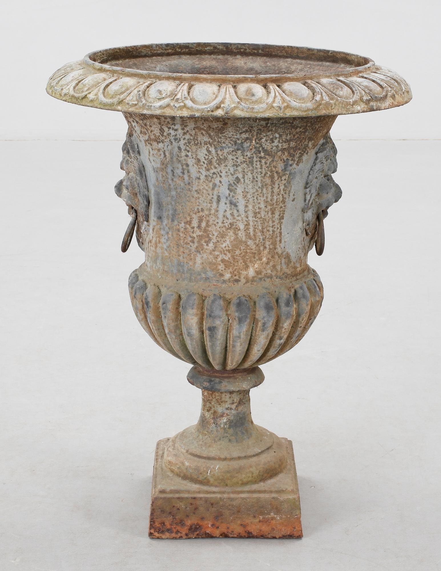 TRÄDGÅRDSURNA, gjutjärn, 1900-talets början.