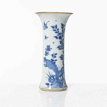 A blue and white floral vase, Qing dynasty, 18th Century.