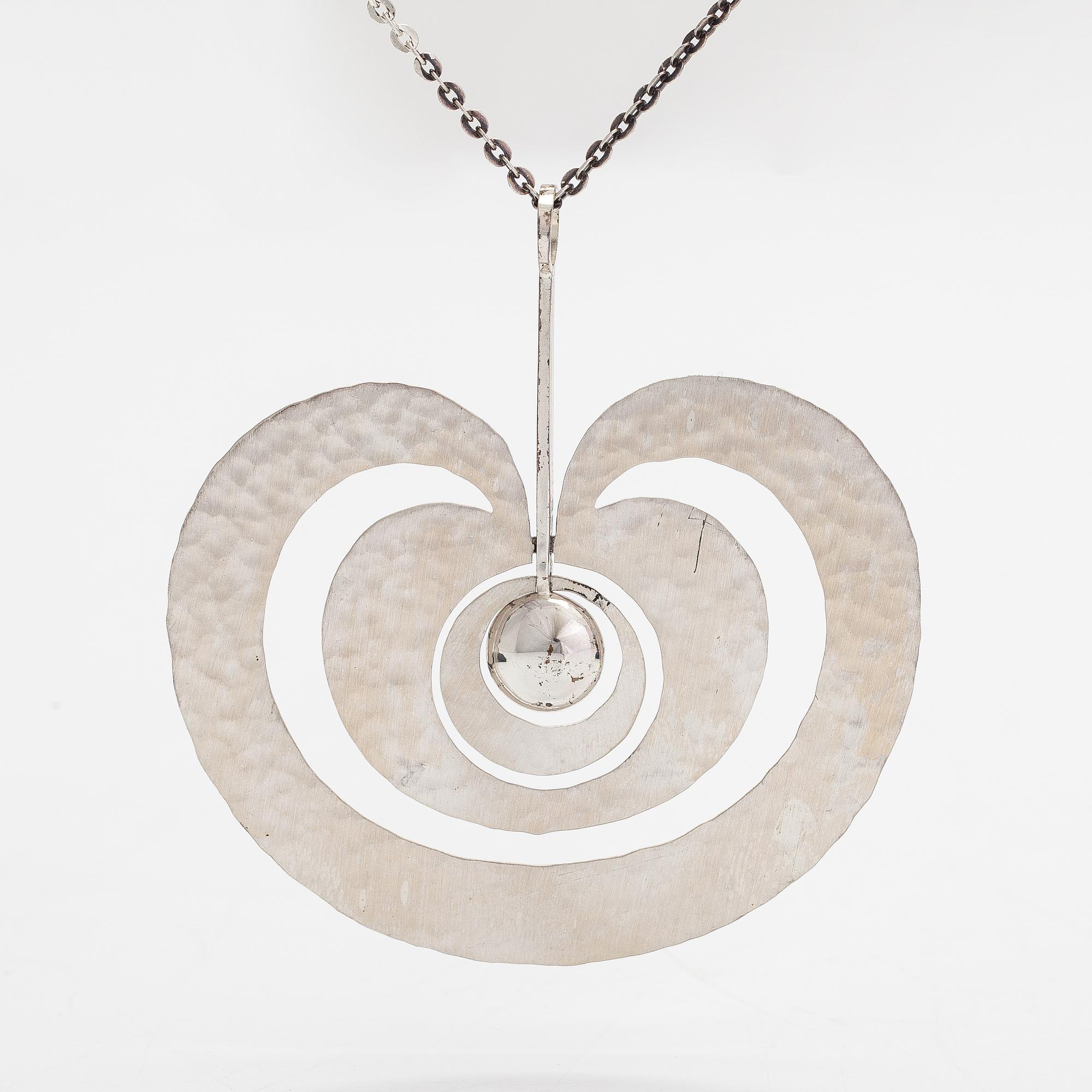 Tapio Wirkkala, halsband "Äpple", sterlingsilver, Kultakeskus, Tavastehus 1975.