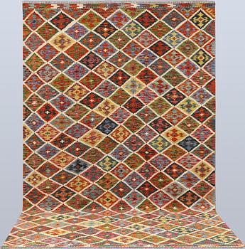 A Kilim carpet, approx. 332 x 212 cm.