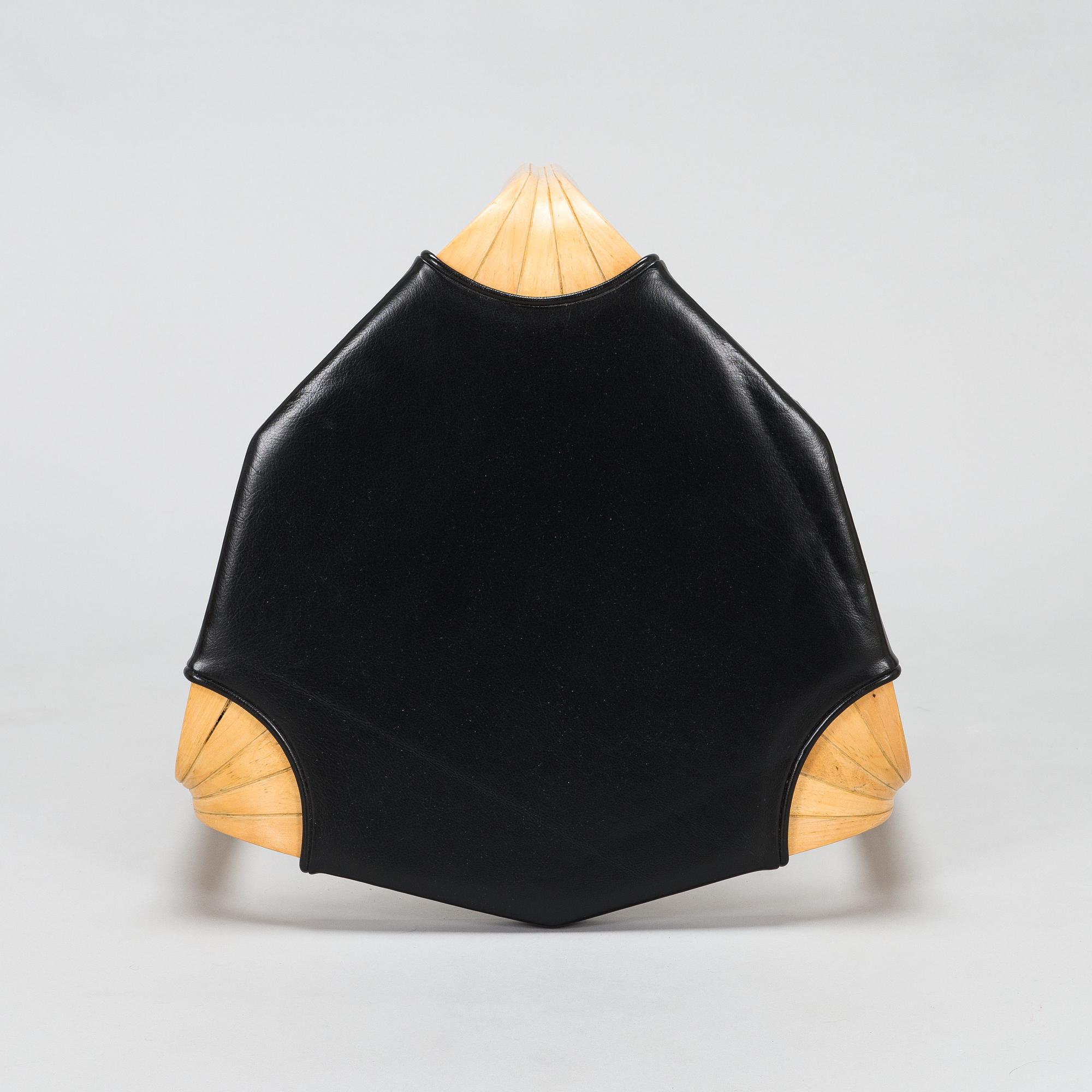 Alvar Aalto, an X 602 stool, Artek, latter half of the 20th century.