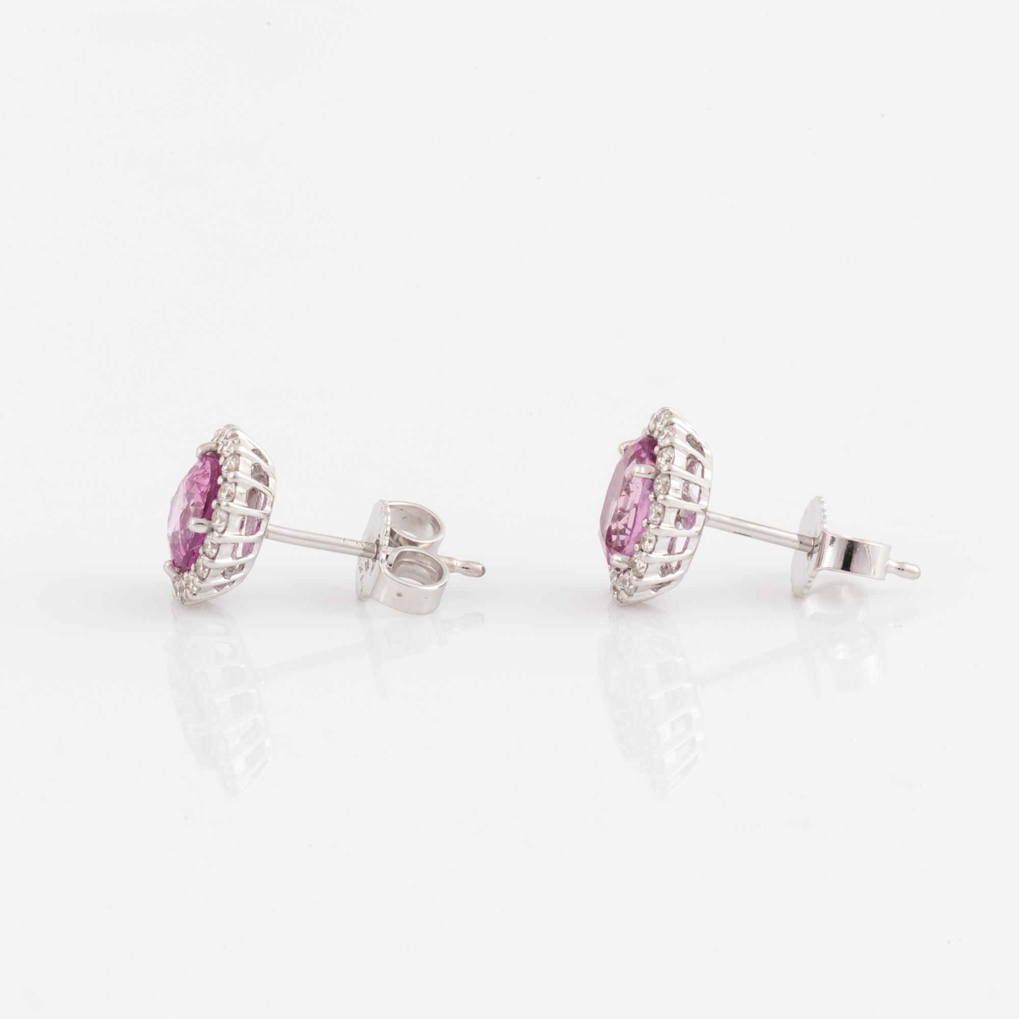 Örhängen med rosa safirer och briljantslipade diamanter.