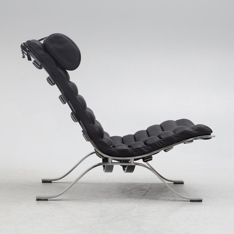 Arne Norell, a pair of "Ari" lounge chairs, Norell Möbler, late 20th century.